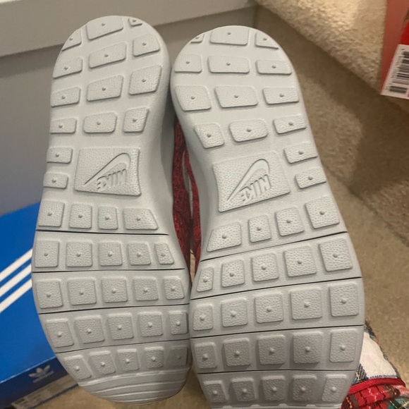 Size 13 childrens nike brand new !!! Red lace up sneaker. Never worn! $27 - Picture 3 of 3
